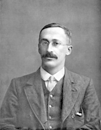 Рис. 9.2.1. Вільям Госсет (1876–1937), який працював під псевдонімом Стьюдент. Фото зроблено у 1908 році, коли він оприлюднив свій головний для історії науки результат Користуючись цією функцією, можна визначити, якою є ймовірність того, що дві виб
